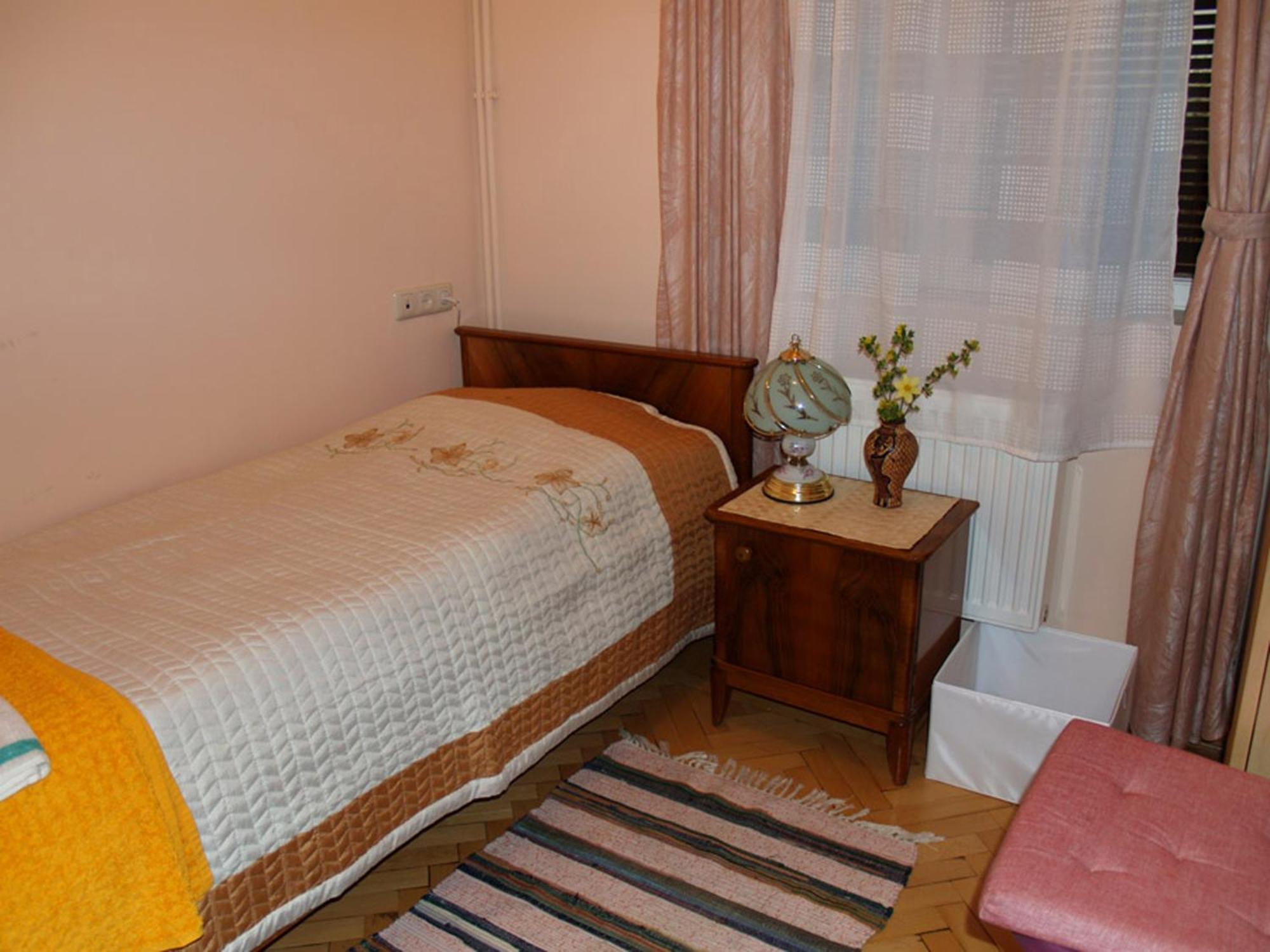 Three Jugs B&B Jrvezh Екстериор снимка