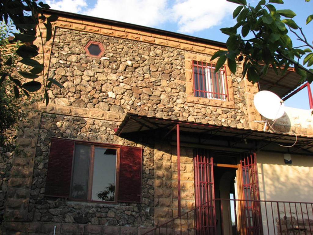 Three Jugs B&B Jrvezh Екстериор снимка