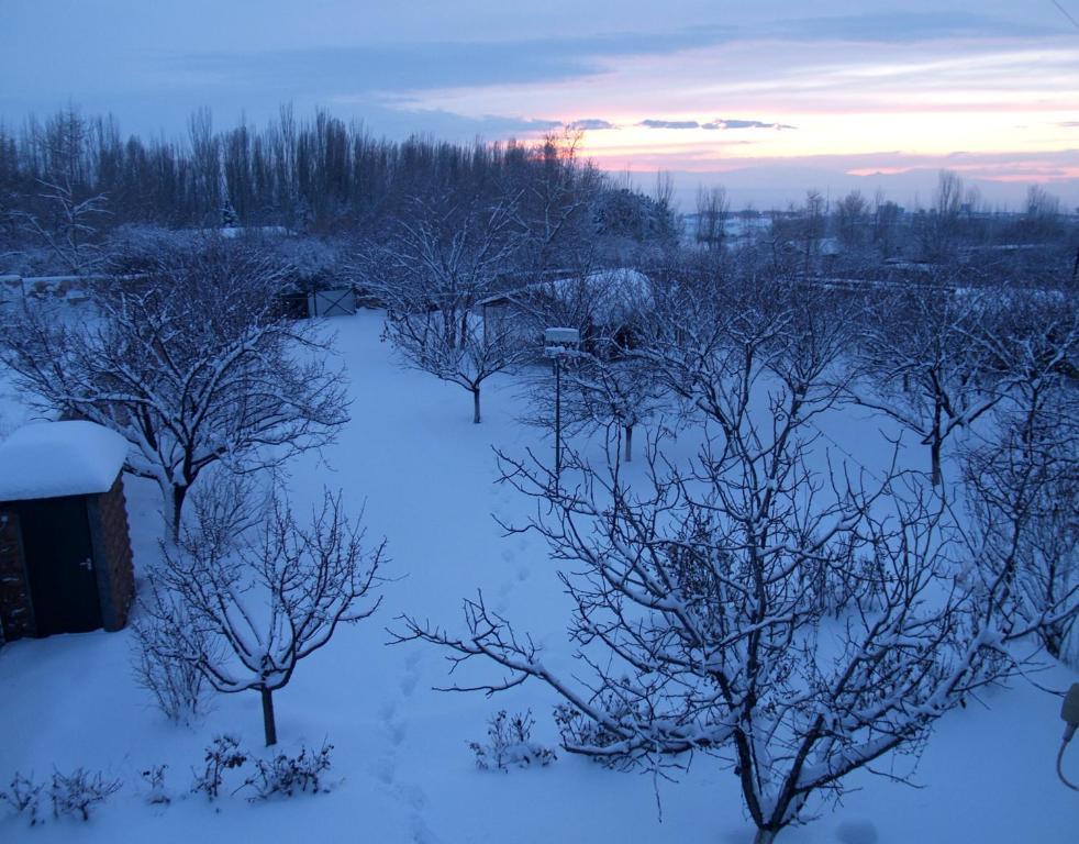 Three Jugs B&B Jrvezh Стая снимка