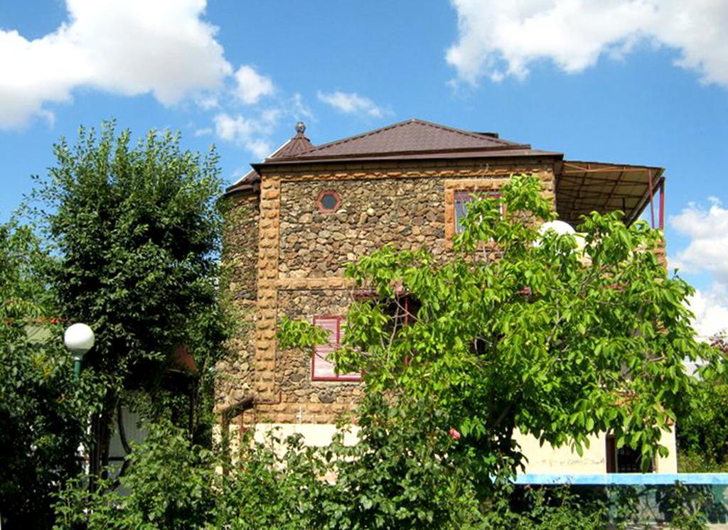 Three Jugs B&B Jrvezh Екстериор снимка